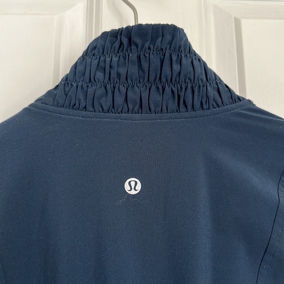 Lululemon jacket - Picture 6 of 9